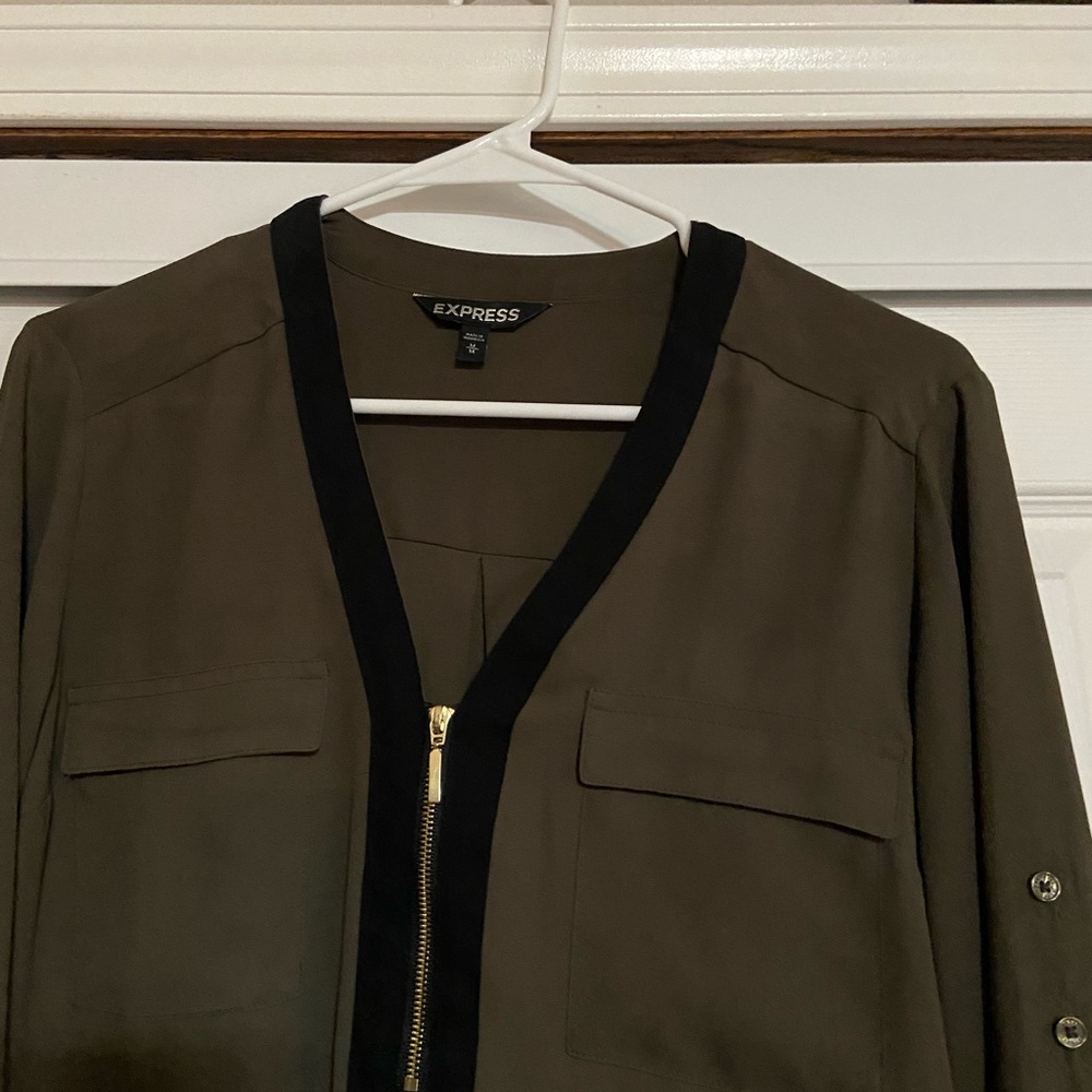 Express Size Medium Top Never Worn - image 2